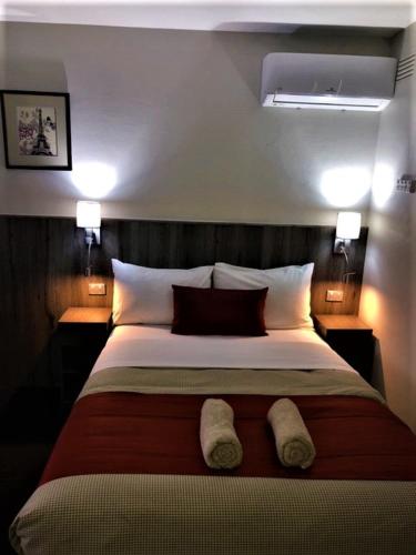 Bradman Motor Inn The 3.5-star Bradman Motor Inn offers comfort and convenience whether youre on business or holiday in Cootamundra. The property features a wide range of facilities to make your stay a pleasant experi