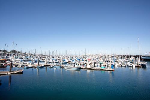 Holiday Inn Express Monterey - Cannery Row