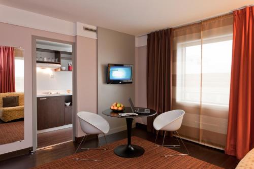 Residence Mercure Paris La Defense Grande Arche - image 14