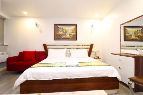 Queen Stay Apartments - image 8