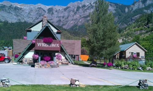 Twin Peaks Lodge & Hot Springs, Орей