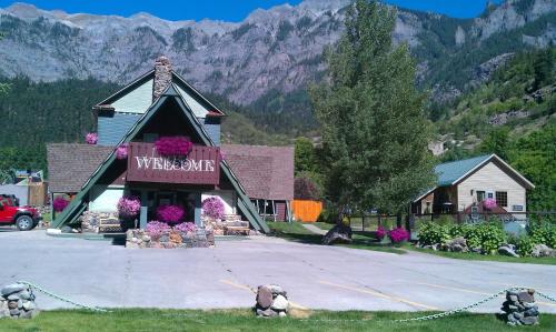 TWIN PEAKS LODGE & HOT SPRINGS Ouray