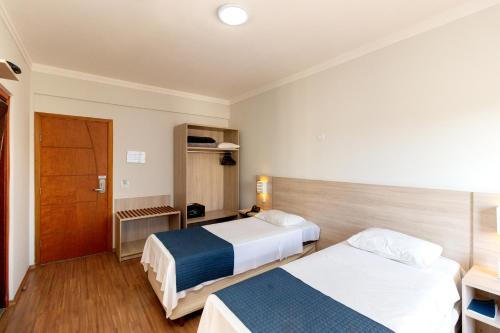 2 twin beds