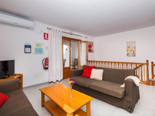 Casa Llevant - Four Bedroom Villa with sea views and barbeque - image 8