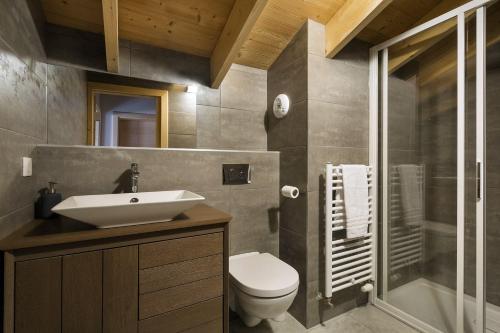 Four-Bedroom Apartment image 3