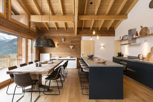Four-Bedroom Apartment image 2