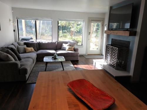 Keystone Gulch 2 BDR with Pool Hot Tub & Slopes - image 2