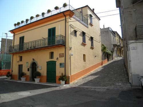  La Casa dellAmericano - Casa d´epoca anni ´30 in 75010 Aliano