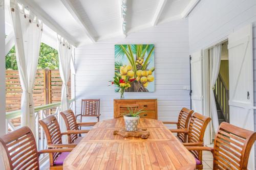 Instalações, GREEN HOUSE in Deshaies