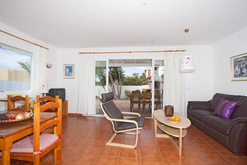 Casa Jasmine - lovely Los Mojones villa WiFi heated pool short walk to beach - main image