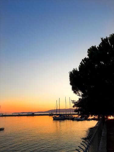 Melia studio 2 seafront apartment in Loutraki Skopelosa