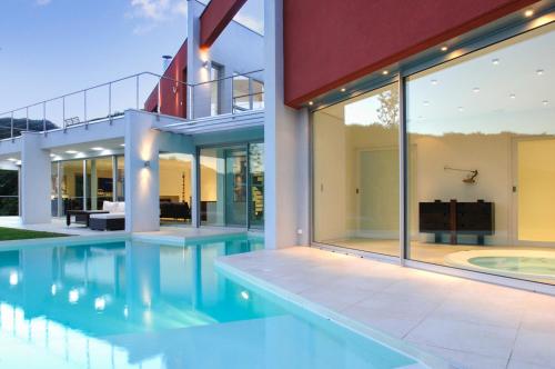 Villa de 4 chambres avec piscine privee jacuzzi et jardin amenage a Saint Desirat