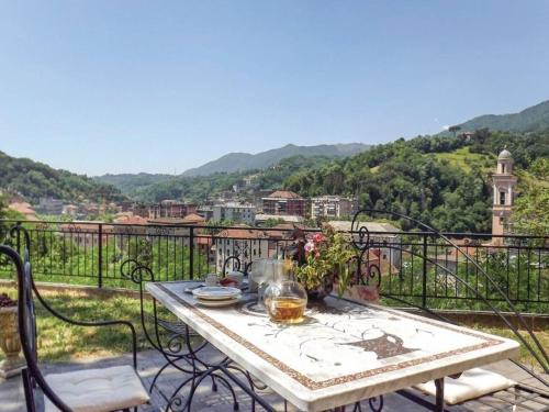  Elegant Villa in Genova + Garden, Ferienwohnung in Pontedecimo