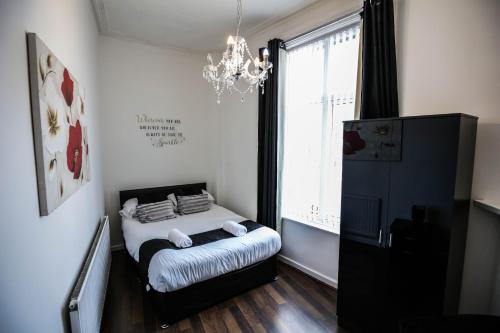 The Valley Rooms - image 12
