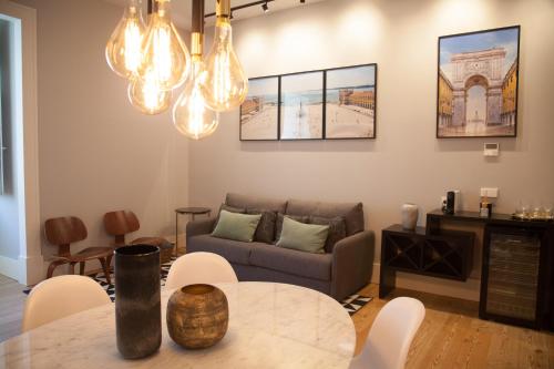 FLH Augusta's Arch Sophisticated Flat 2