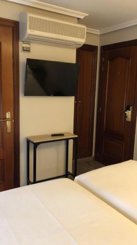 Hostal Astoria - image 8