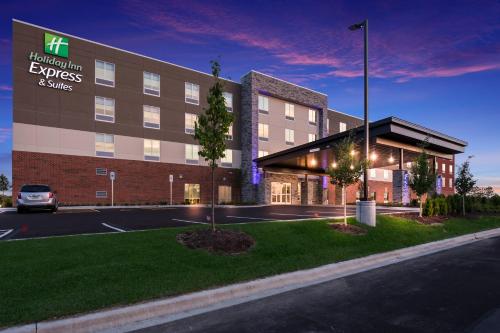 Holiday Inn Express & Suites Chicago - Hoffman Estates, an IHG Hotel