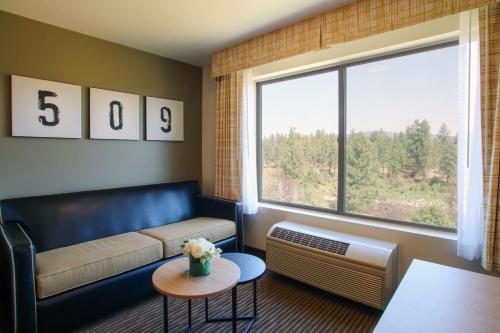 Oxford Suites Spokane Valley - image 2