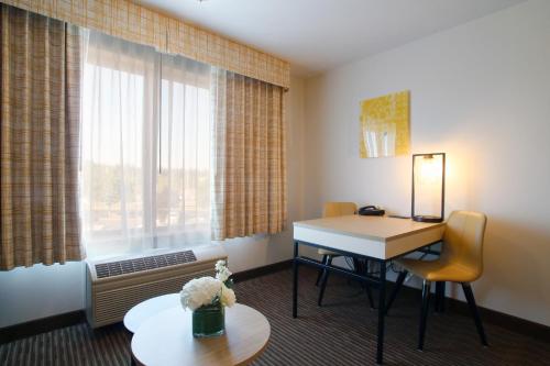 Oxford Suites Spokane Valley - image 6