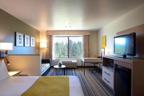 Oxford Suites Spokane Valley