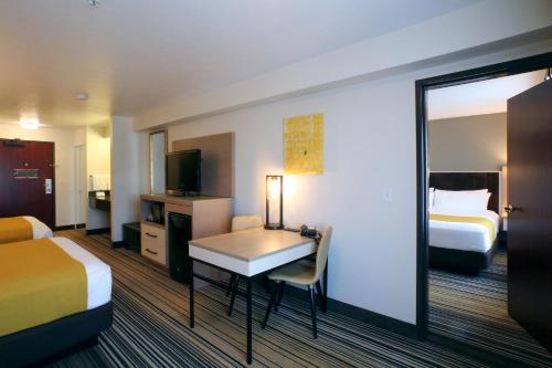 Two Room Family Suite 1 King 2 Queen