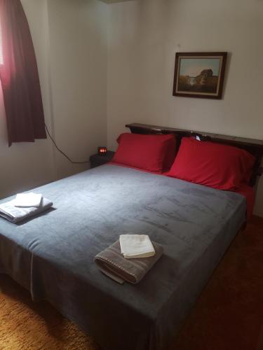 3 bedrooms, 4 beds