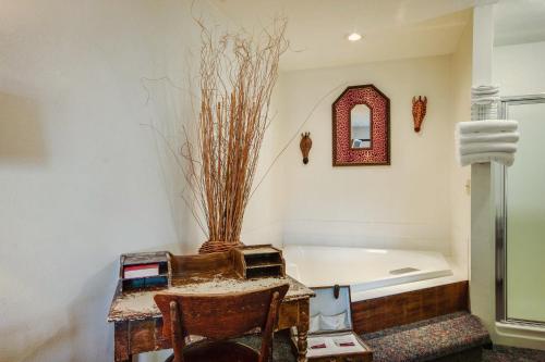 Simmer Motel Room Type - Deluxe King Suite