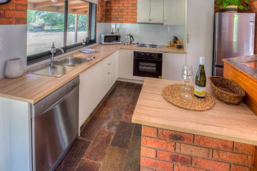 virtuve, On the River, Porepunkah - Bright VIC in Porepunkah