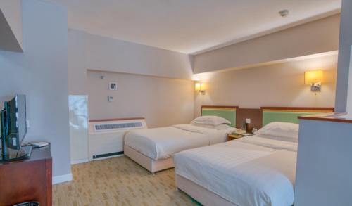 Yantai Meiya International ApartHotel (Previous Ramada Plaza) Stop at Yant Meiya International ApartHotel to discover the wonders of Yantai. The property has everything you need for a comfortable stay. Service-minded staff will welcome and guide you at Yant Meiy