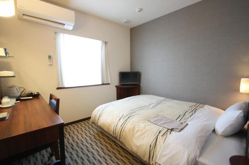 Uozu Manten Hotel Ekimae Stop at Uozu Manten Hotel Ekimae to discover the wonders of Toyama. The hotel offers a high standard of service and amenities to suit the individual needs of all travelers. Luggage storage, business c