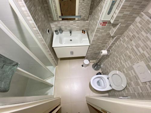 Quadruple Room with Private Bathroom