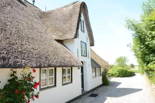 FÖHRIENHAUS stilvolle 5 Sterne Einheiten in ruhiger Marschrandlage auf Föhr für Gäste, die das Besondere schätzen, gerne auch mit Hund in Midlum, Deutschland