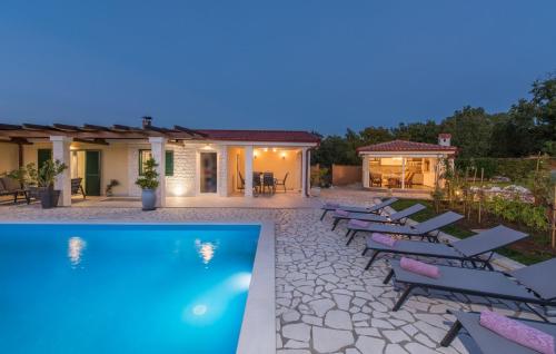 Holiday Home image 7