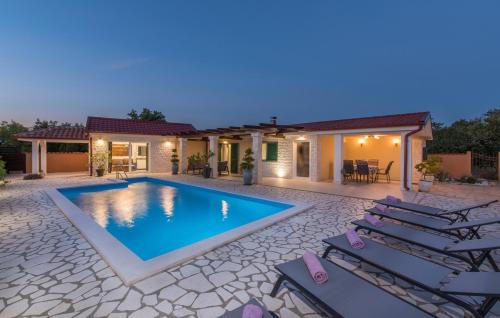 Holiday Home image 6