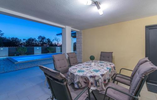 Holiday Home image 2