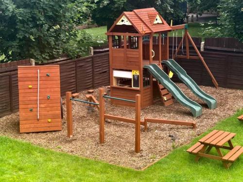 Parque infantil, Alcester Inn in Alcester