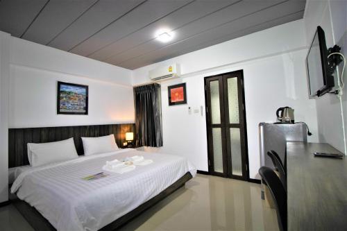 room detail thumbnail 1