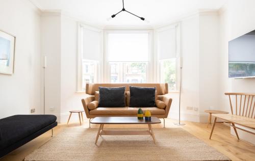 The North Kensington Retreat - Bright 4BDR House with Parking & Garden