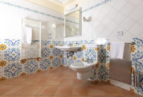 Summit Hotel - image 5