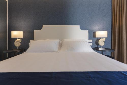 Deluxe Double or Twin Room with Sea View