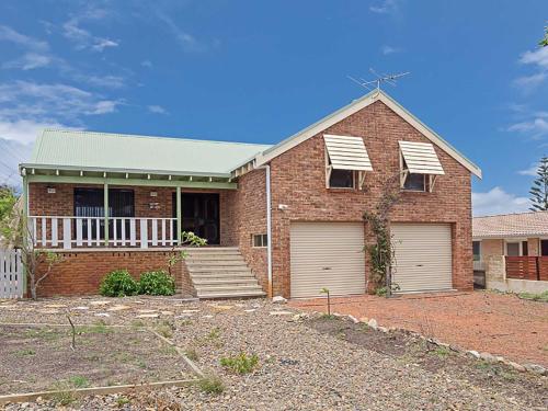 Birubi Beach House' 14 Campbell Avenue - fantastic house and close to the surf beach