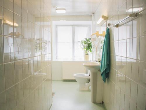 Twin Room with Private Bathroom image 6