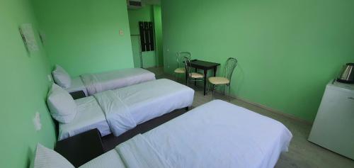Luxor Inn & Suites - image 14