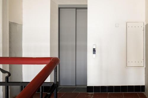 Minimalist Studio in Vinohrady by Prague Days - image 3