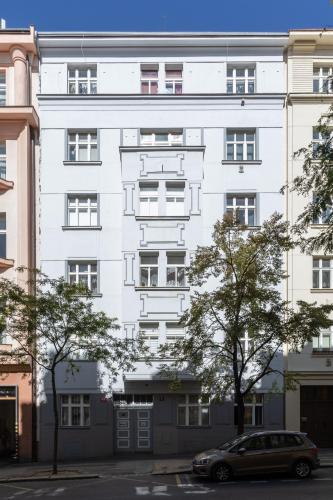 Minimalist Studio in Vinohrady by Prague Days - image 4