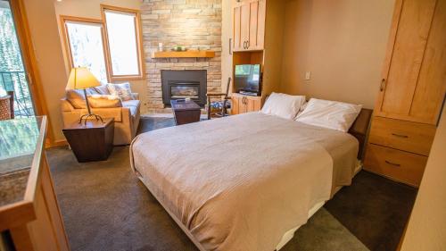 Iron Horse C5083 condo - main image