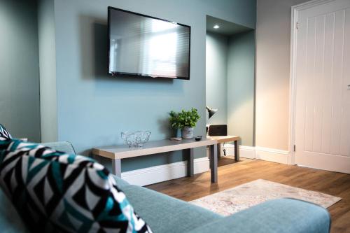 Arlington House by Short Stays Away
