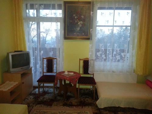 Triple Room (2 Adults + 1 Child) image 4