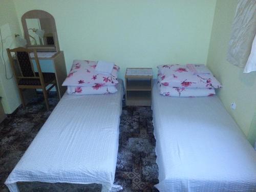 Double or Twin Room image 8