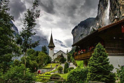 Lauterbrunnen Staubbach Beautiful Waterfall Apartment in 勞特布龍嫩